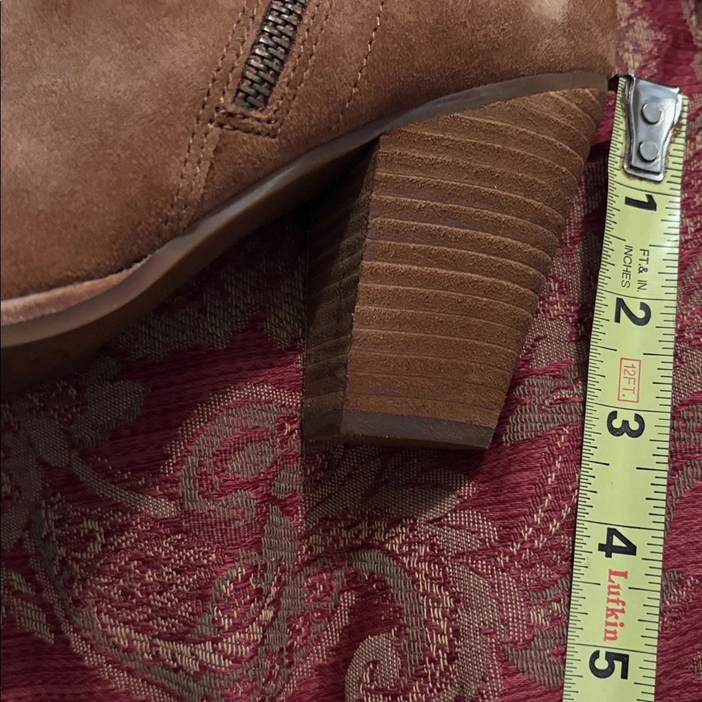 Gianni Bini Women's Tan Suede Ankle Boots size 8